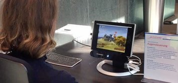 Erlebnisparcours-Station: Computerspiel Moorhuhn mit Augensteuerung