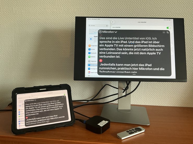 iPad mit aktivierten Live-Untertiteln. Das iPad-Bild ist über Apple TV mit größeren Bildschirm verbunden